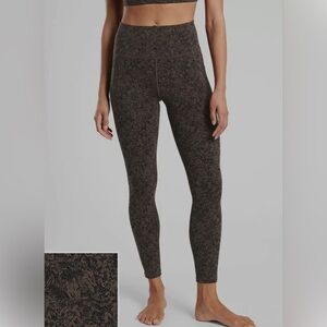 Athleta Salutation 2 Side Stash Pockets Textured 7/8 Tight Legging Coffee M